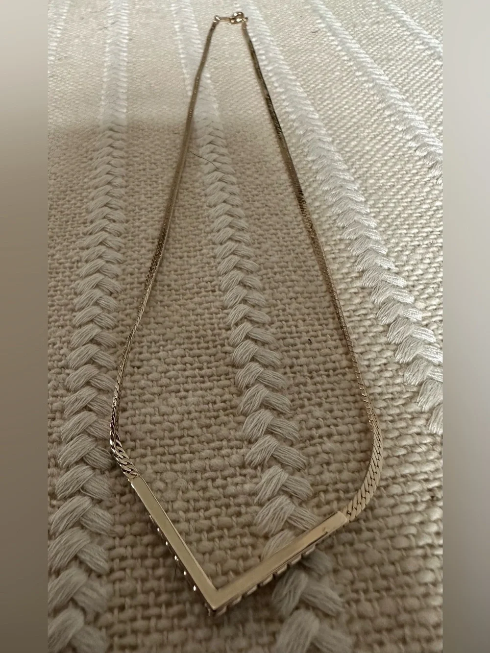 vintage Avon herringbone Gold Tone chevron necklace Amethyst/clear stones 1980s - Picture 4 of 7